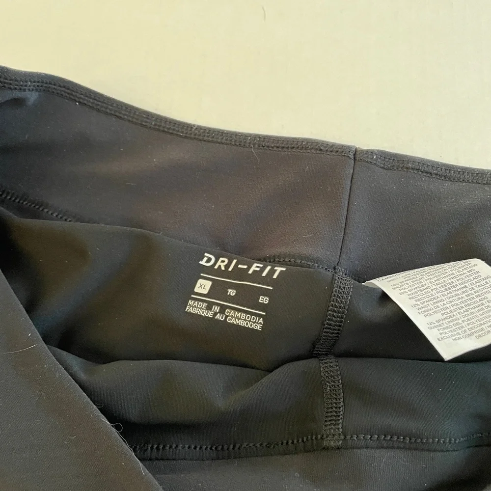 Nike DriFit Skort XL - Picture 3 of 3